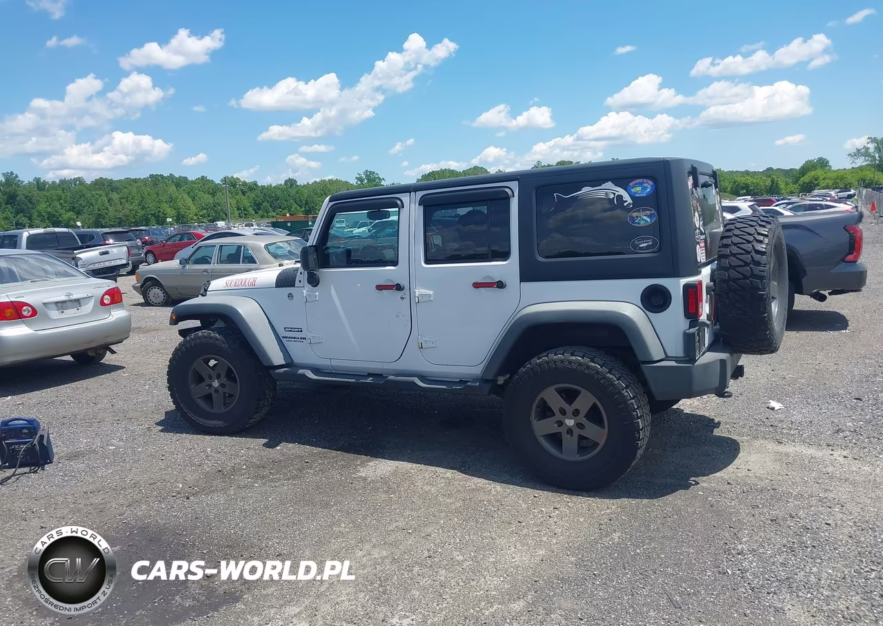 2015 Jeep Wrangler Unlimited Sport VIN:1C4BJWDG3FL644776 - 14