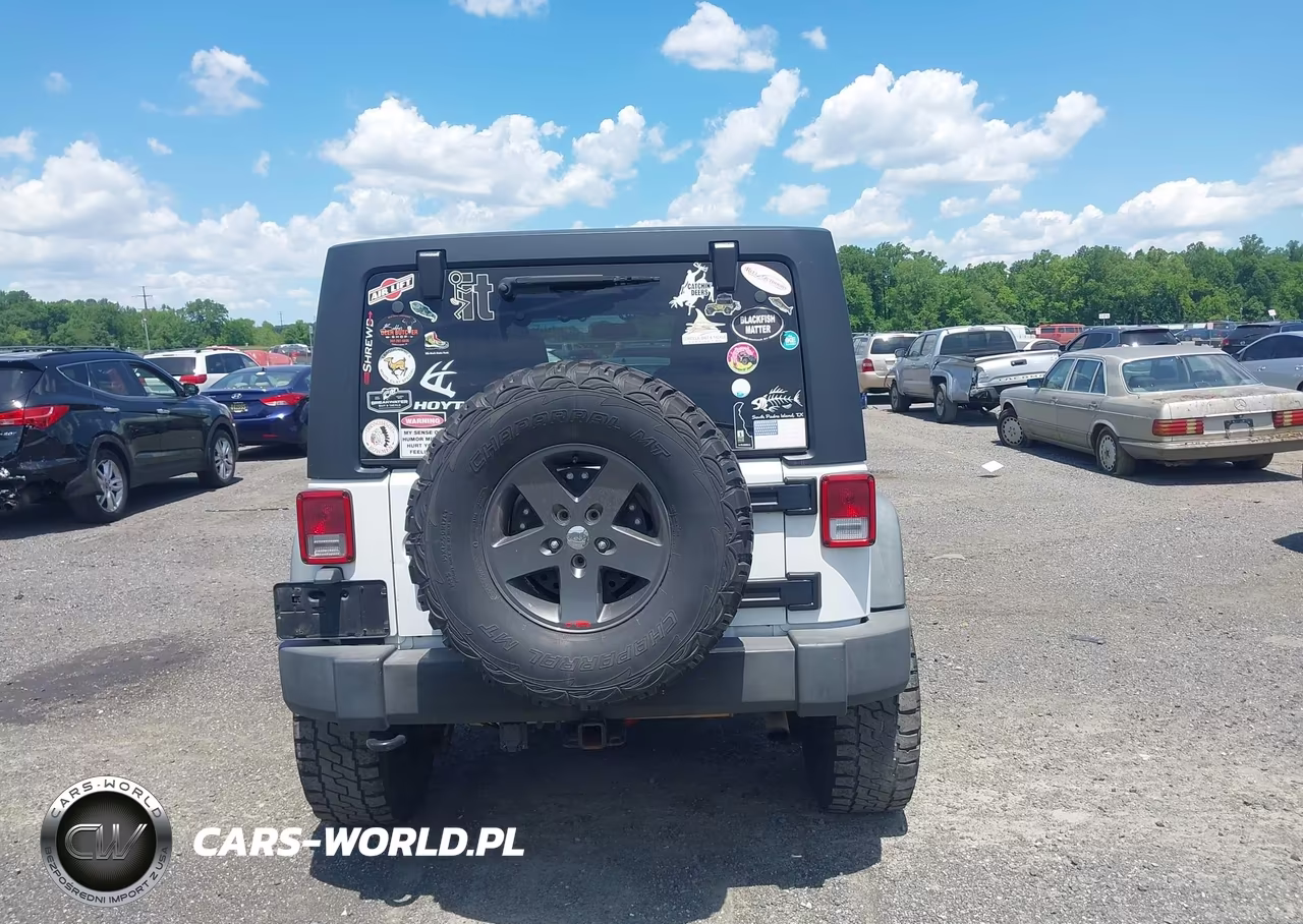 2015 Jeep Wrangler Unlimited Sport VIN:1C4BJWDG3FL644776 - 16
