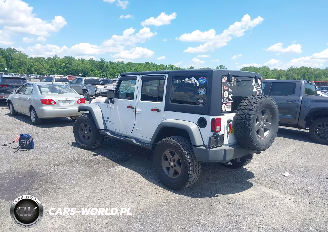 2015 Jeep Wrangler Unlimited Sport VIN:1C4BJWDG3FL644776 - 3