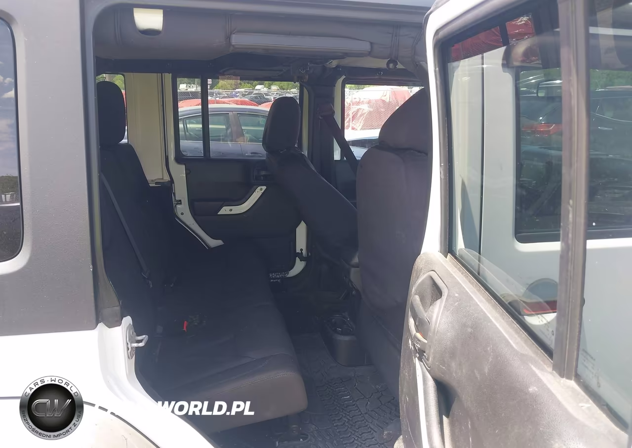 2015 Jeep Wrangler Unlimited Sport VIN:1C4BJWDG3FL644776 - 8