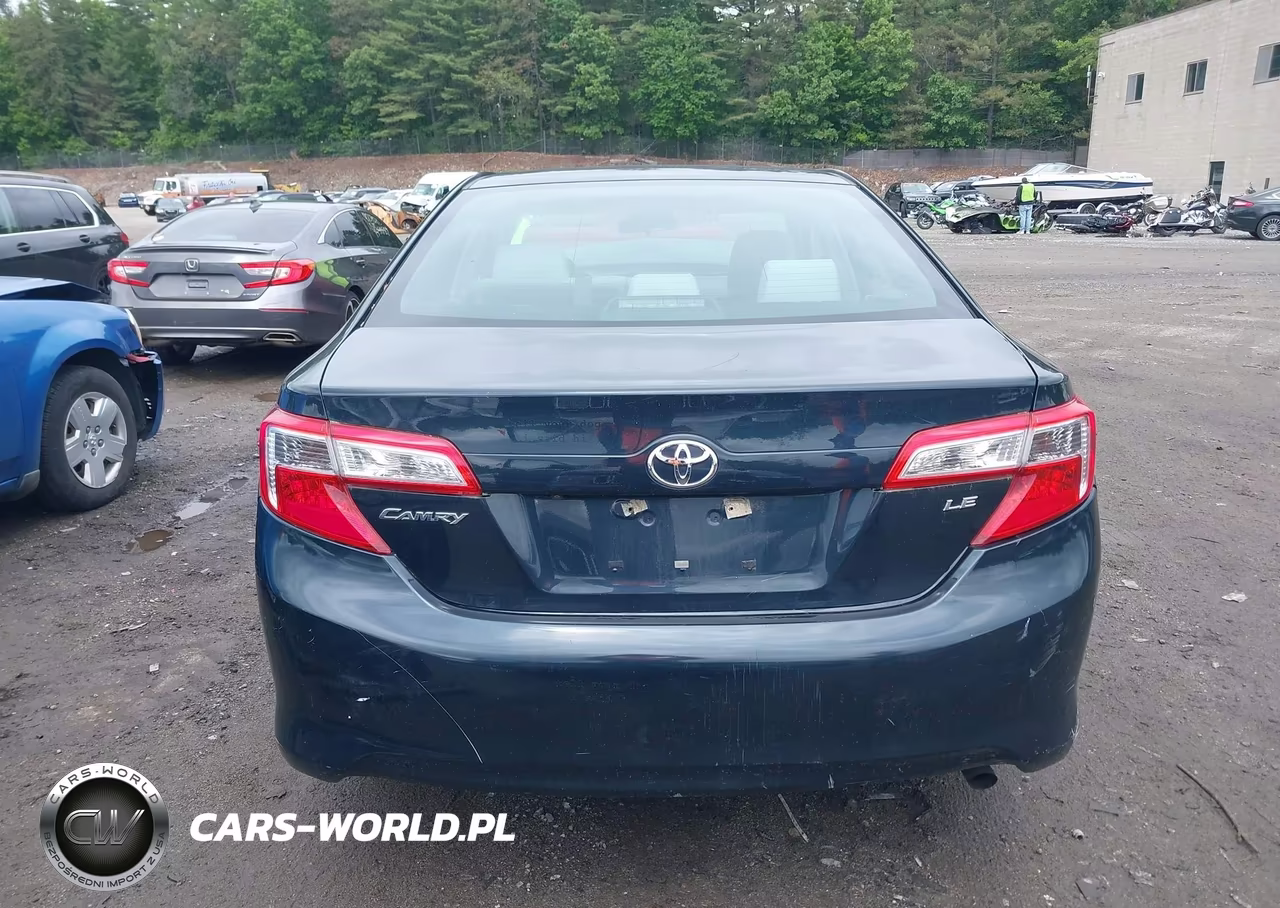 2014 Toyota Camry Le VIN:4T4BF1FK4ER432209 - 17