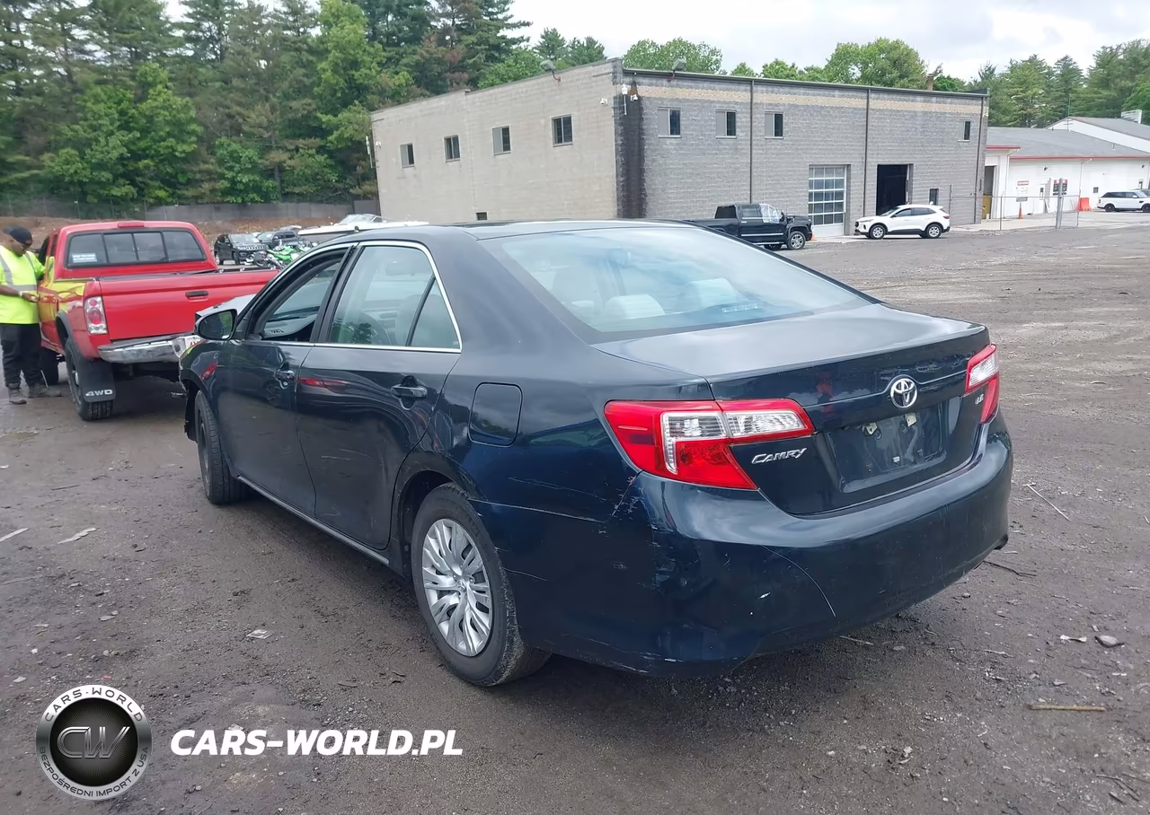 2014 Toyota Camry Le VIN:4T4BF1FK4ER432209 - 3