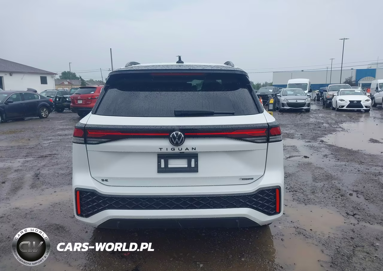 2025 Volkswagen Tiguan 2.0T Se R-Line Black VIN:3VVGR7RM2SM067896 - 17