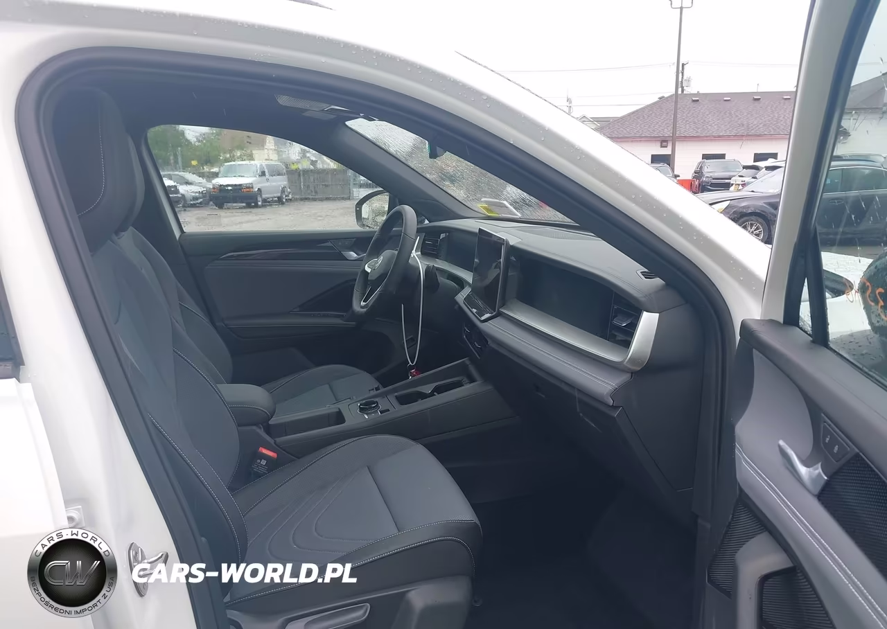 2025 Volkswagen Tiguan 2.0T Se R-Line Black VIN:3VVGR7RM2SM067896 - 5