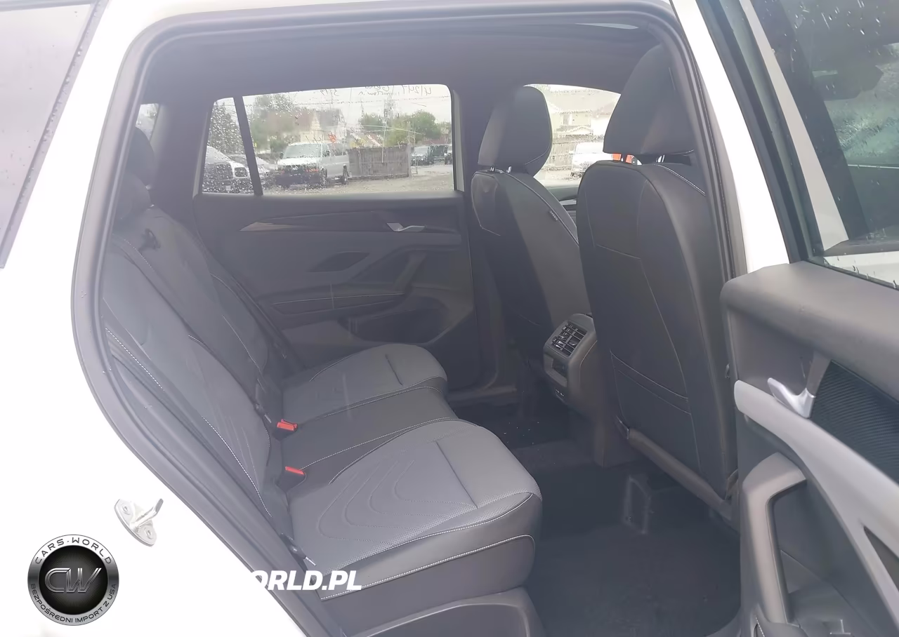 2025 Volkswagen Tiguan 2.0T Se R-Line Black VIN:3VVGR7RM2SM067896 - 8
