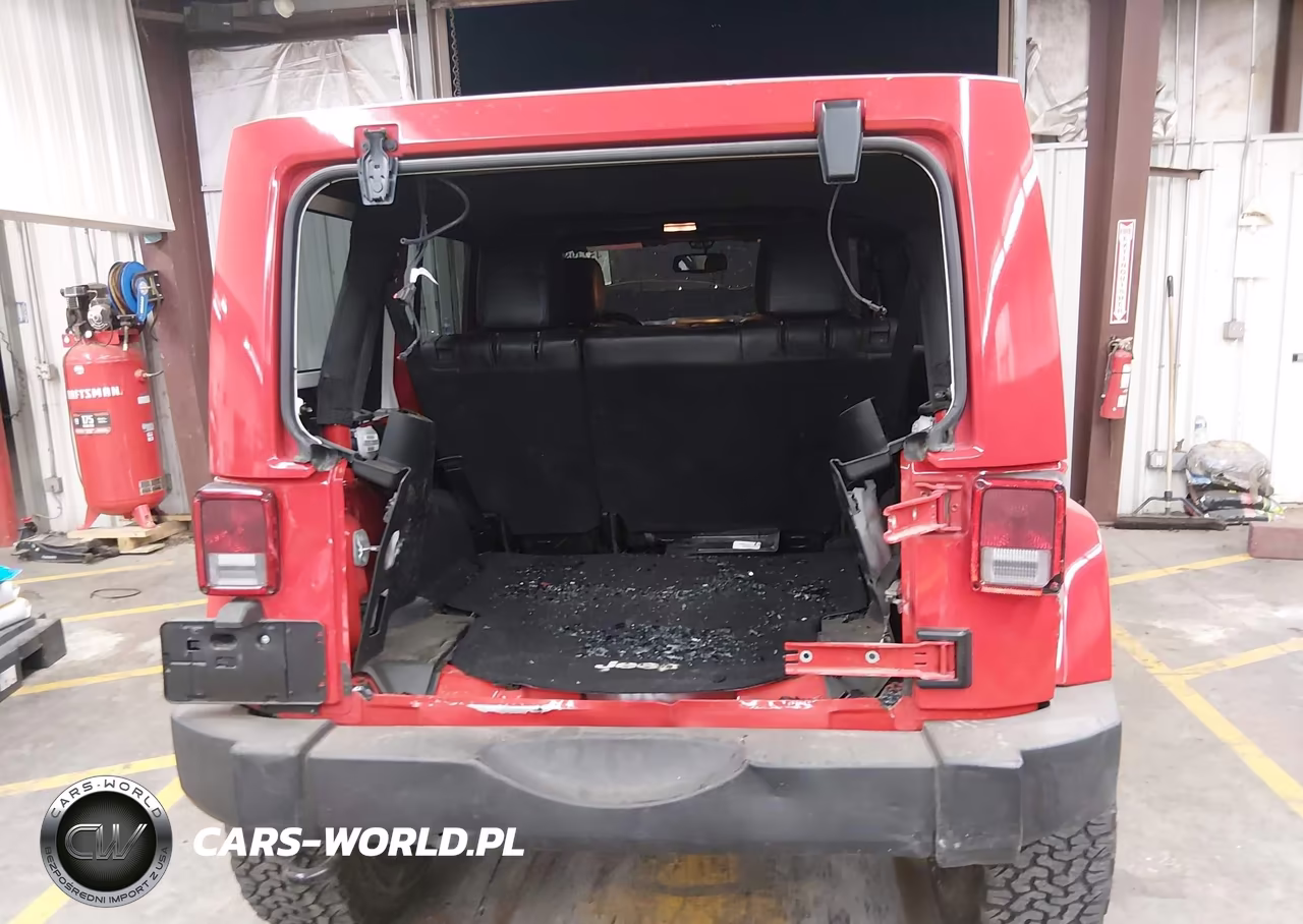 2015 Jeep Wrangler Unlimited Sport VIN:1C4BJWDGXFL653345 - 17