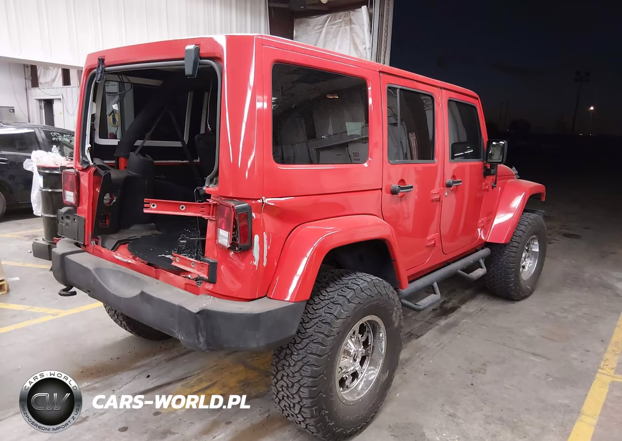 2015 Jeep Wrangler Unlimited Sport VIN:1C4BJWDGXFL653345 - 4