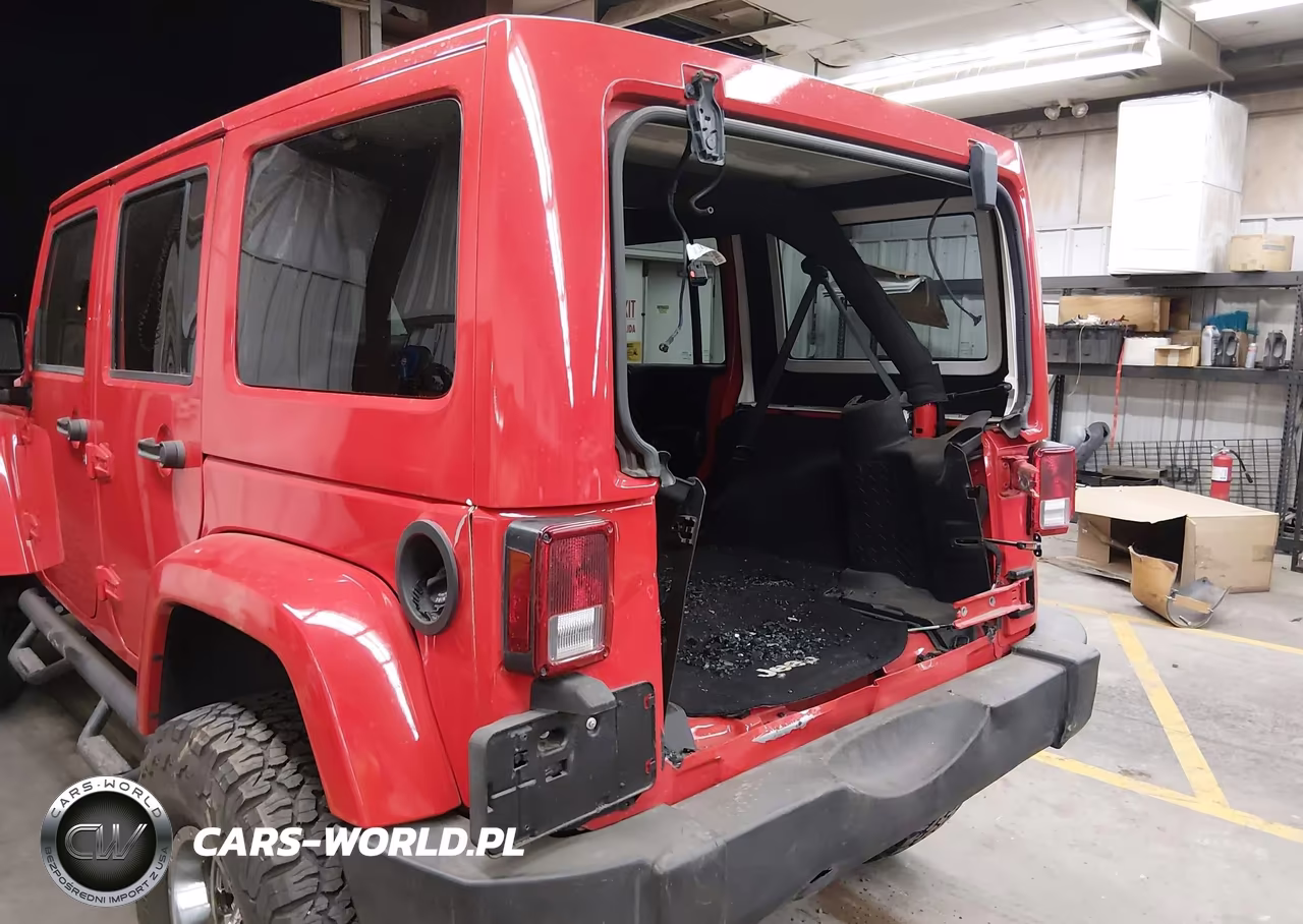 2015 Jeep Wrangler Unlimited Sport VIN:1C4BJWDGXFL653345 - 6