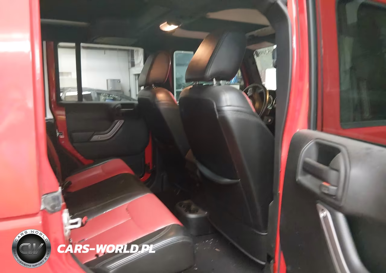 2015 Jeep Wrangler Unlimited Sport VIN:1C4BJWDGXFL653345 - 8