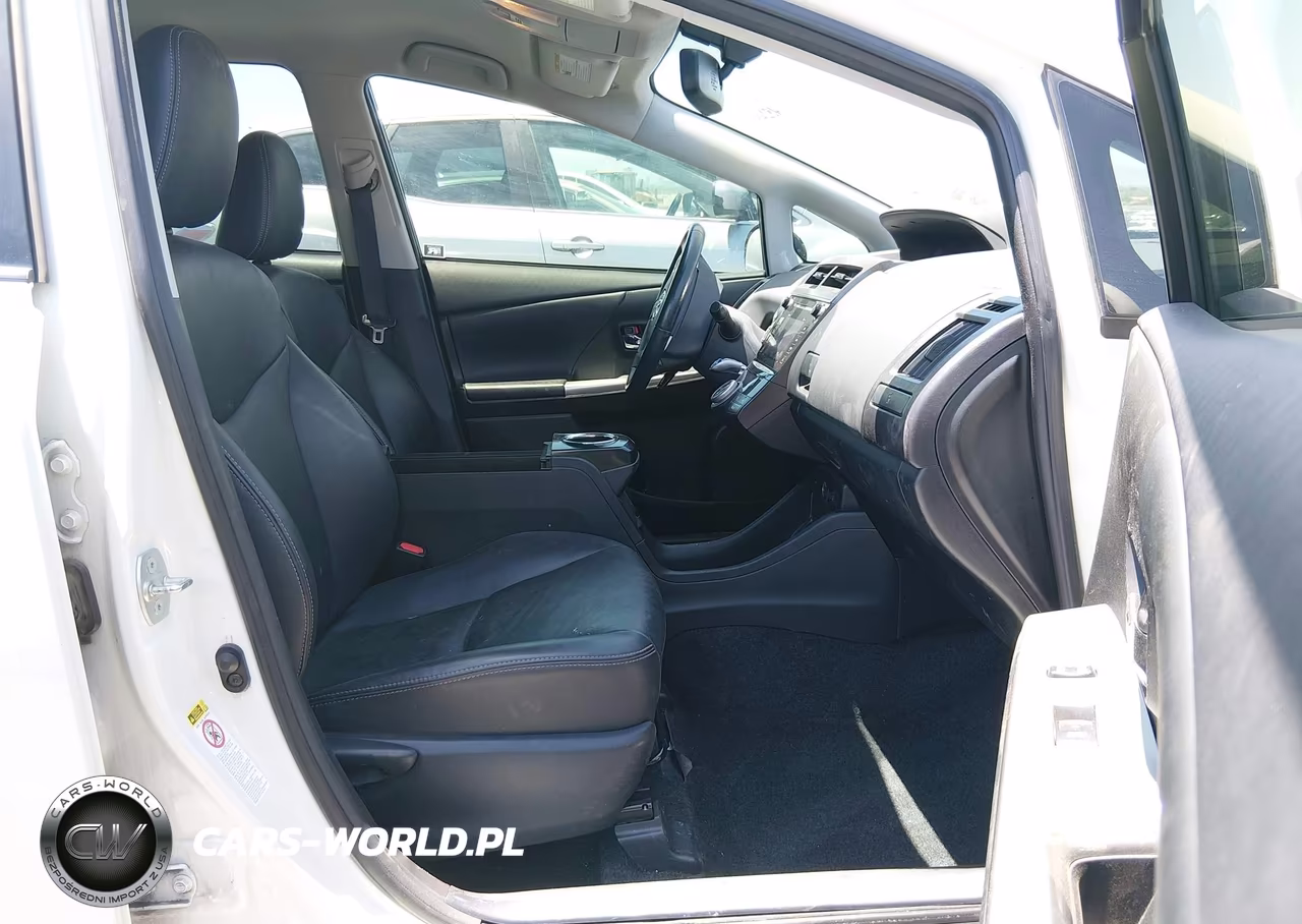 2017 Toyota Prius V Four VIN:JTDZN3EU1HJ069100 - 5