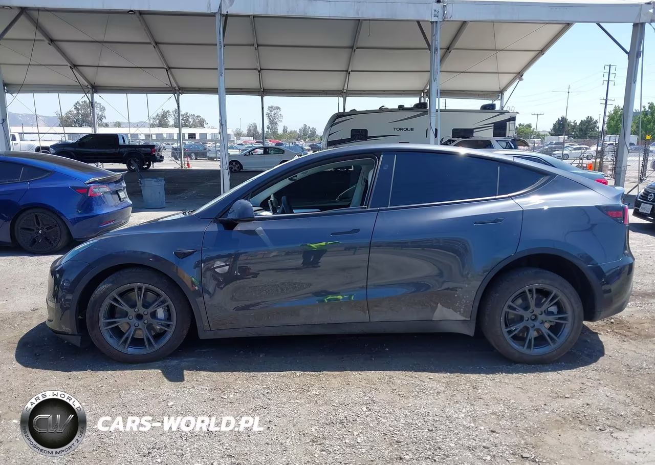 2025 Tesla Model Y Long Range Dual Motor Rear-Wheel Drive VIN:7SAYGDED6SF229808 - 14