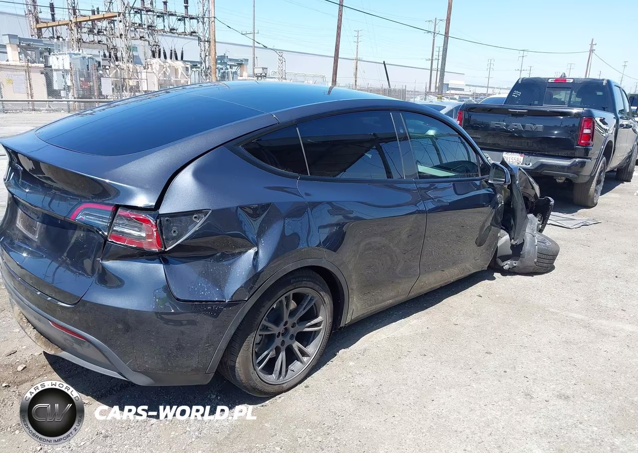 2025 Tesla Model Y Long Range Dual Motor Rear-Wheel Drive VIN:7SAYGDED6SF229808 - 4