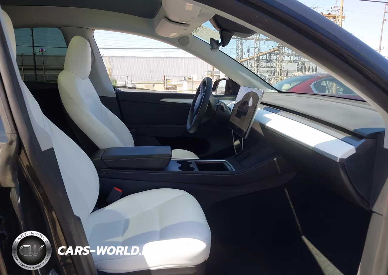 2025 Tesla Model Y Long Range Dual Motor Rear-Wheel Drive VIN:7SAYGDED6SF229808 - 5
