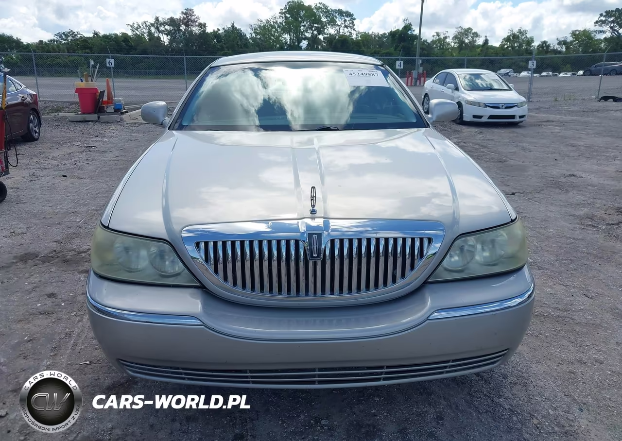 2007 Lincoln Town Car Signature VIN:1LNHM81W97Y637484 - 12