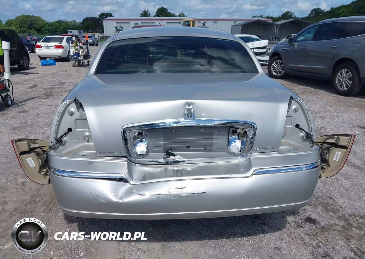 2007 Lincoln Town Car Signature VIN:1LNHM81W97Y637484 - 16