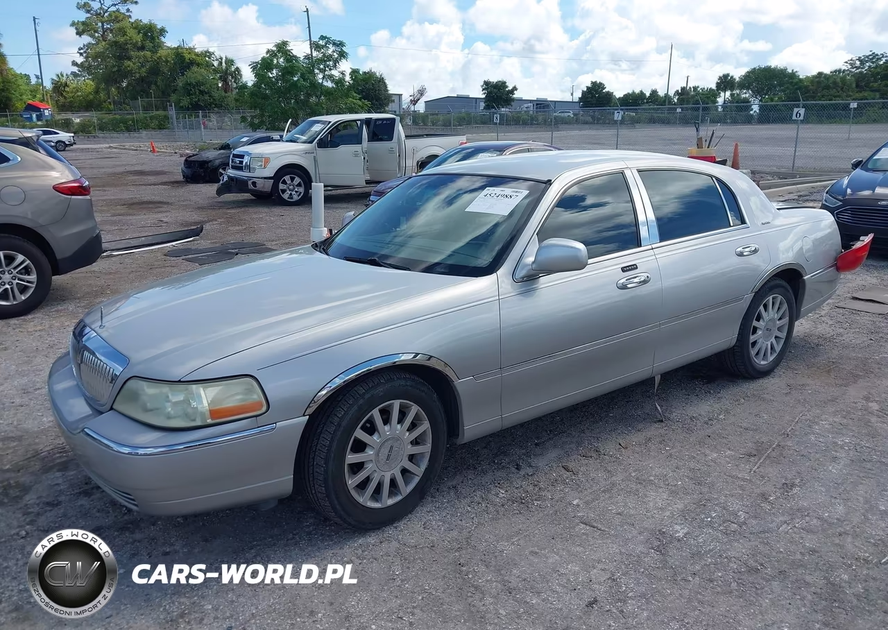 2007 Lincoln Town Car Signature VIN:1LNHM81W97Y637484 - 2