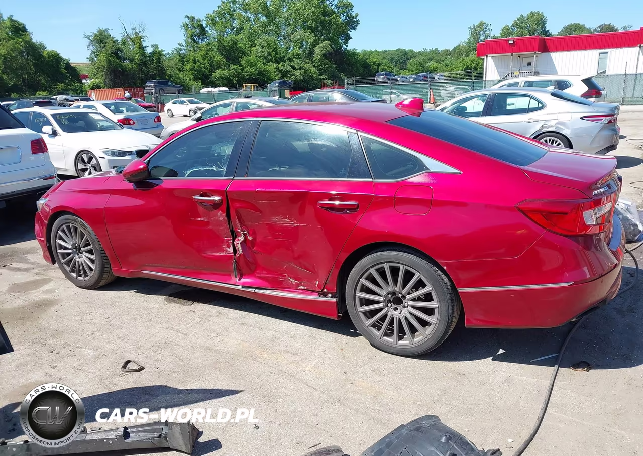 2018 Honda Accord Touring VIN:1HGCV1F90JA165683 - 6
