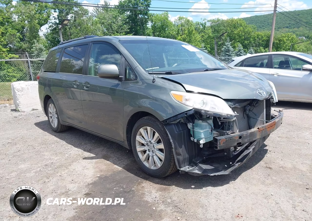 2014 Toyota Sienna Le 7 Passenger – zdjęcie 1 z 18