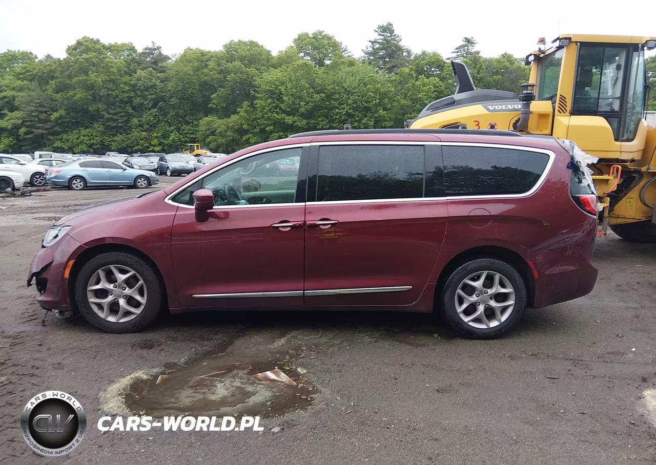 2017 Chrysler Pacifica Touring-L VIN:2C4RC1BG8HR810329 - 14