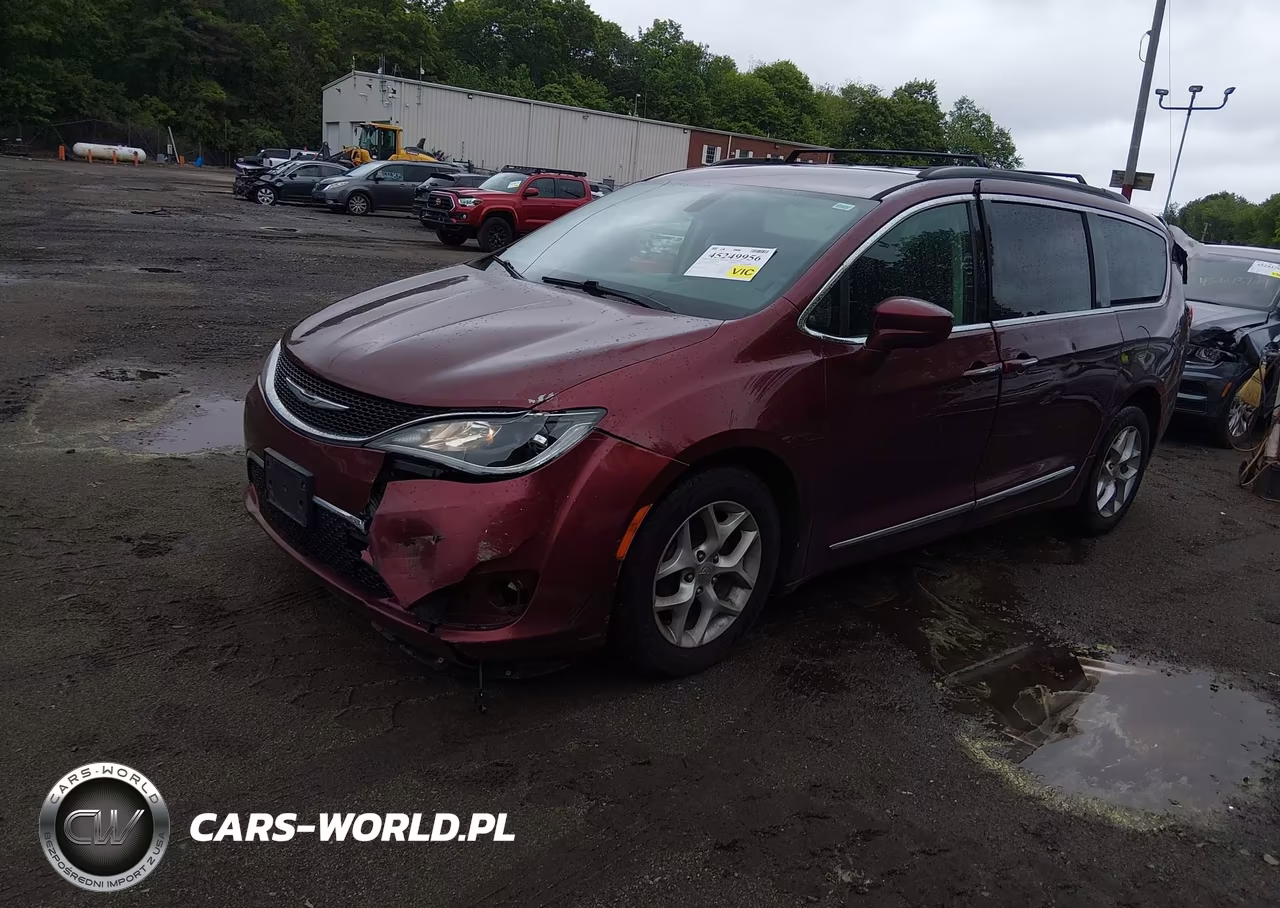 2017 Chrysler Pacifica Touring-L VIN:2C4RC1BG8HR810329 - 2