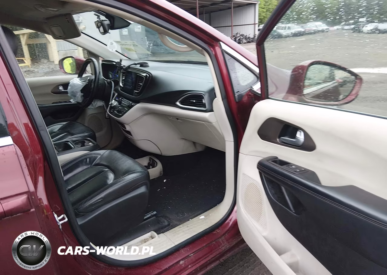 2017 Chrysler Pacifica Touring-L VIN:2C4RC1BG8HR810329 - 5