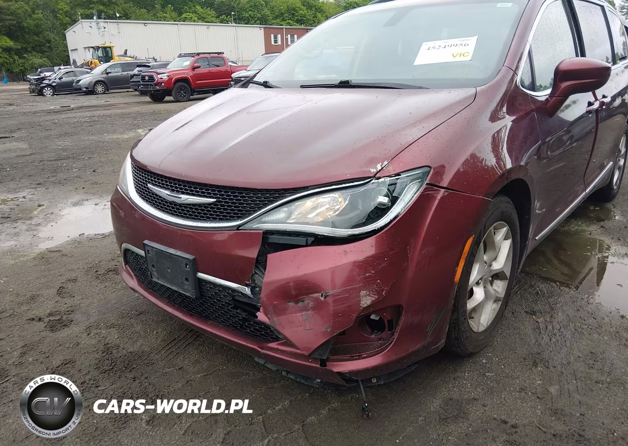 2017 Chrysler Pacifica Touring-L VIN:2C4RC1BG8HR810329 - 6
