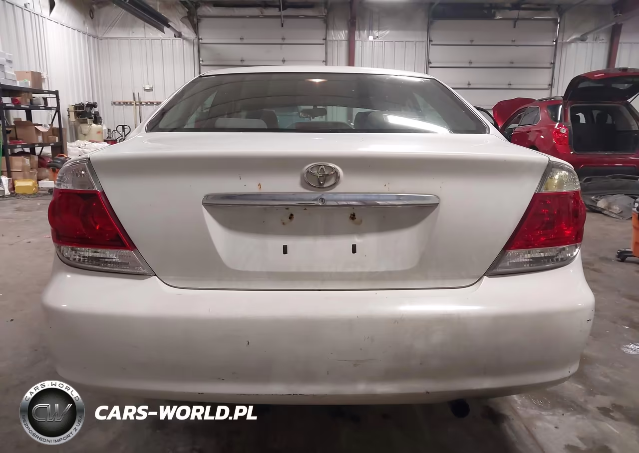 2005 Toyota Camry Le VIN:4T1BE32K45U623269 - 16