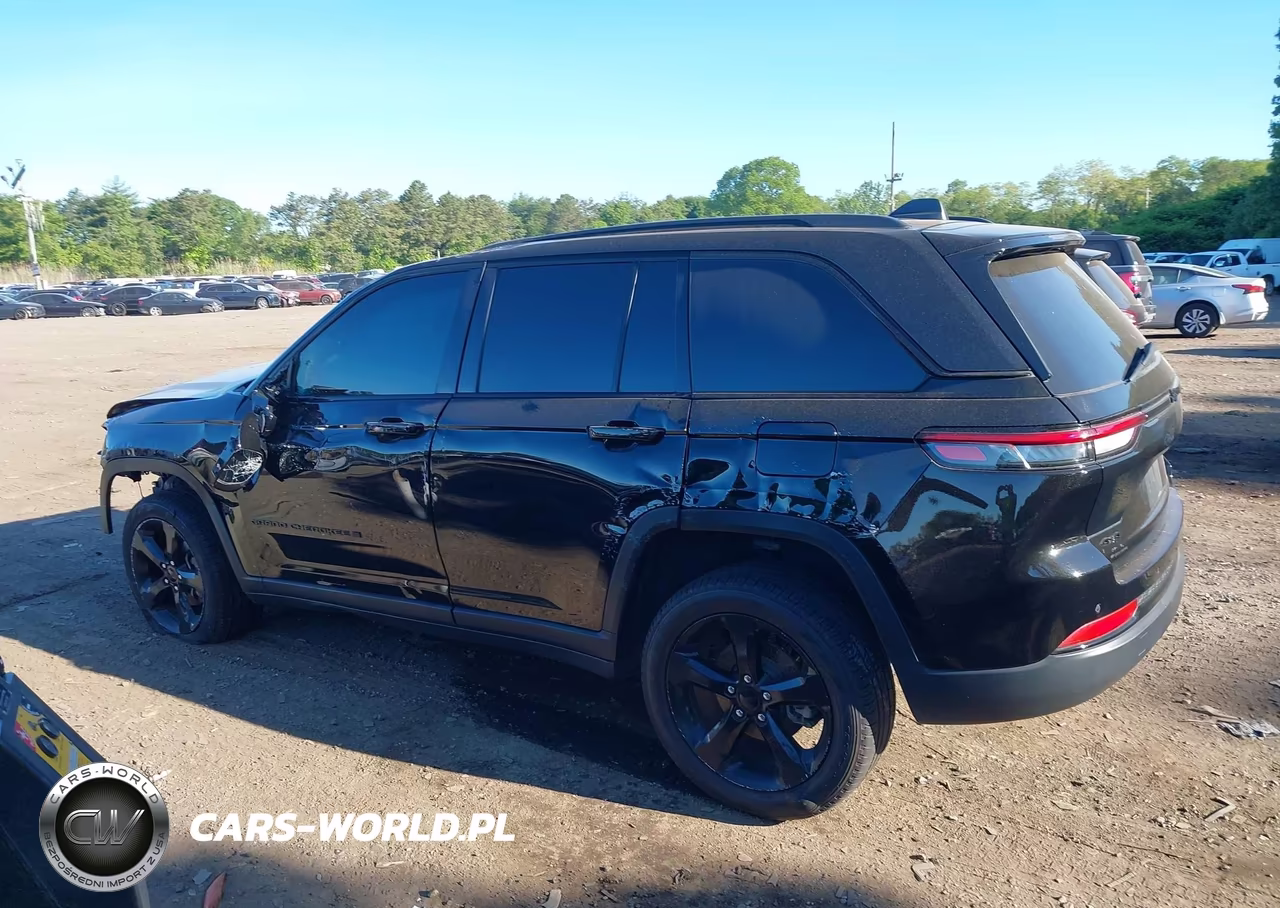 2024 Jeep Grand Cherokee Limited 4X4 VIN:1C4RJHBG1R8620884 - 13