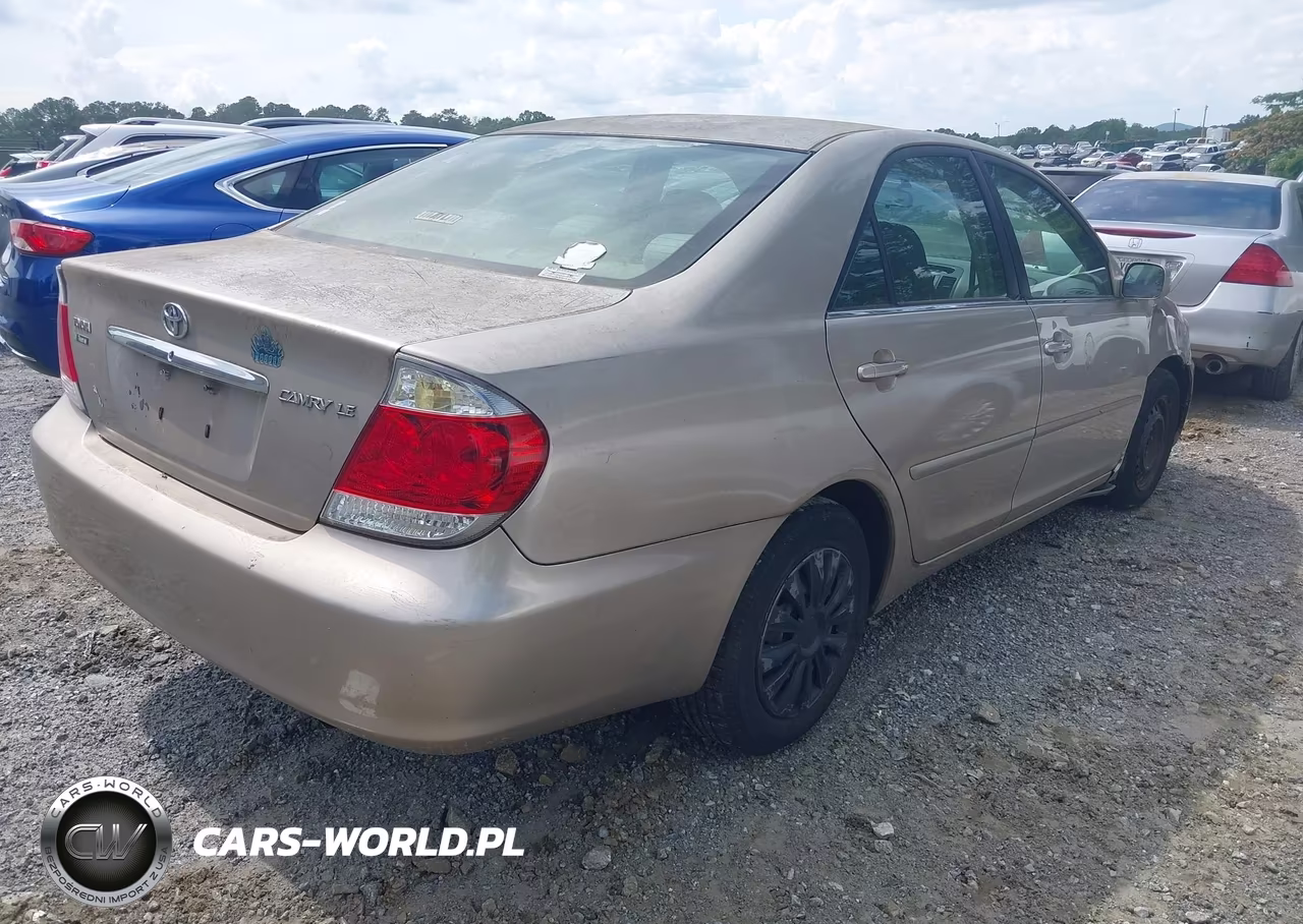 2005 Toyota Camry Le VIN:4T1BE32KX5U403781 - 4