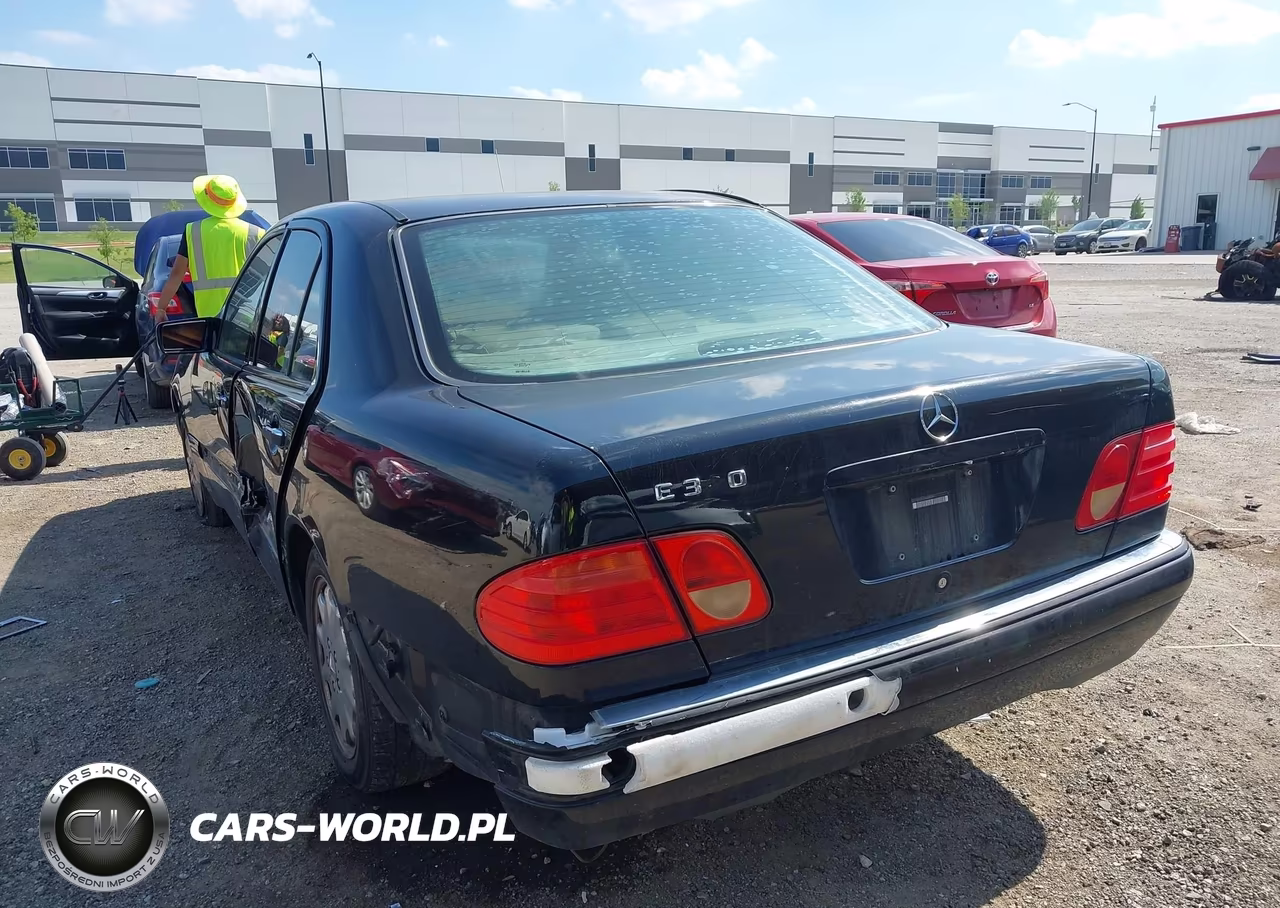 1999 Mercedes-Benz E 320 VIN:WDBJF65H3XA898911 - 3