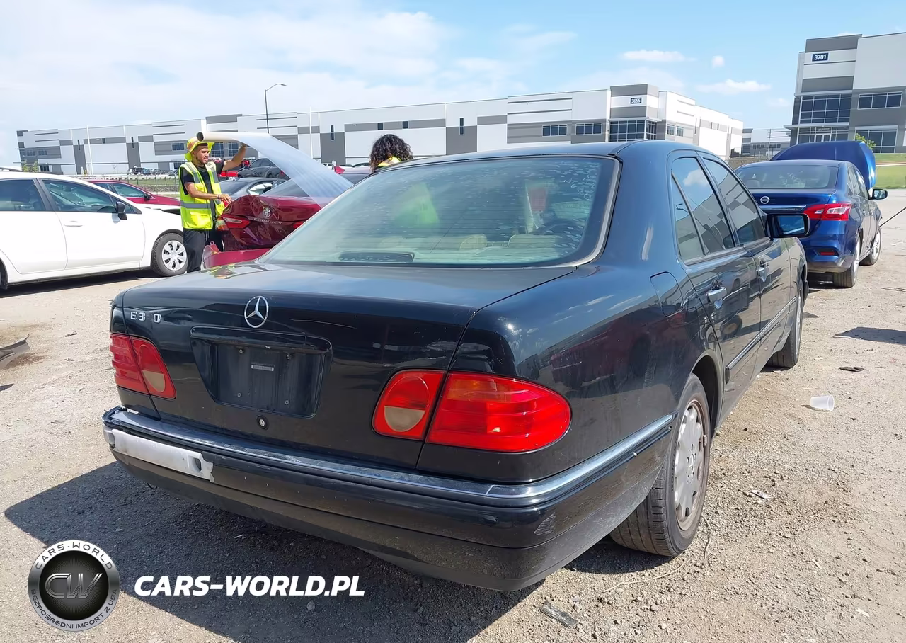 1999 Mercedes-Benz E 320 VIN:WDBJF65H3XA898911 - 4