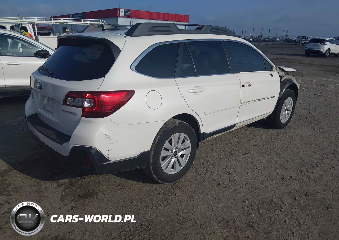 2018 Subaru Outback 2.5I Premium VIN:4S4BSACC9J3227701 - 4