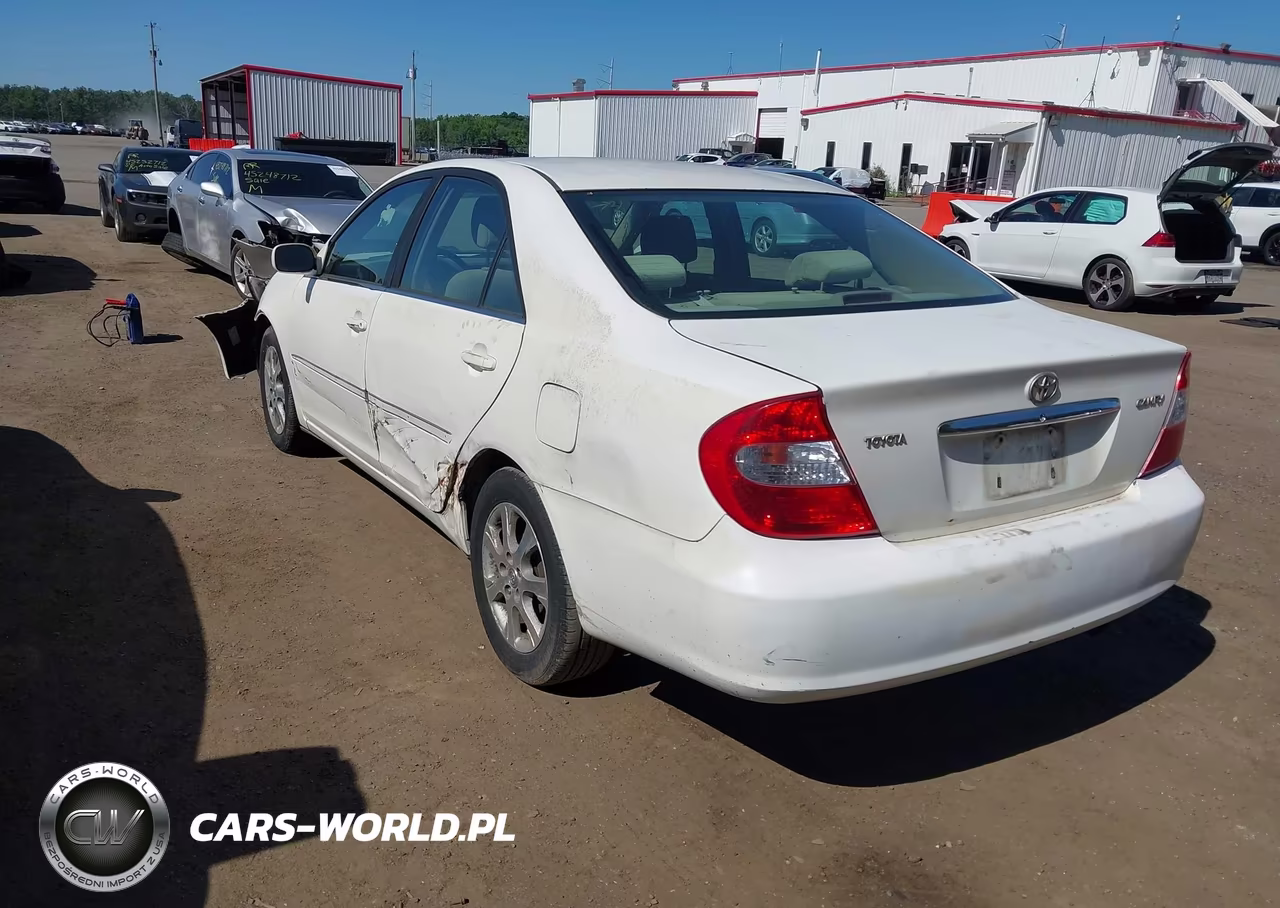 2004 Toyota Camry Le VIN:JTDBE32K740272089 - 3
