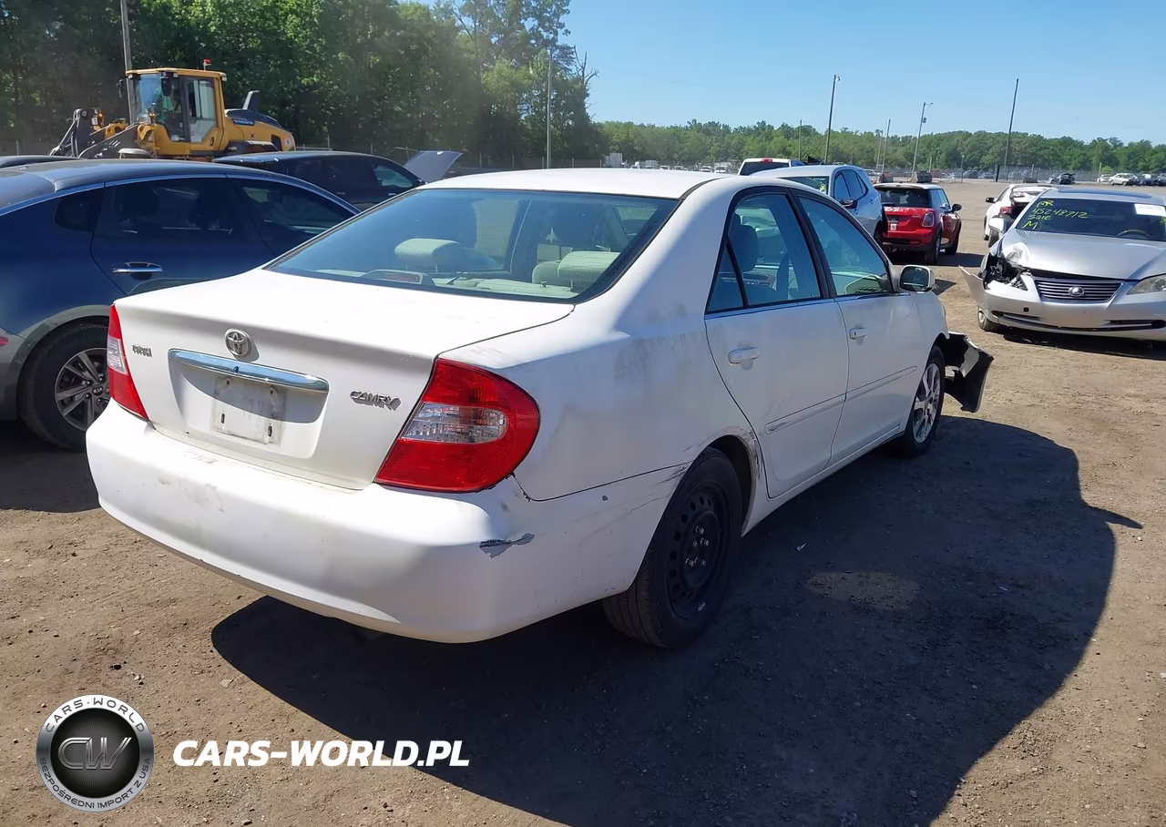 2004 Toyota Camry Le VIN:JTDBE32K740272089 - 4
