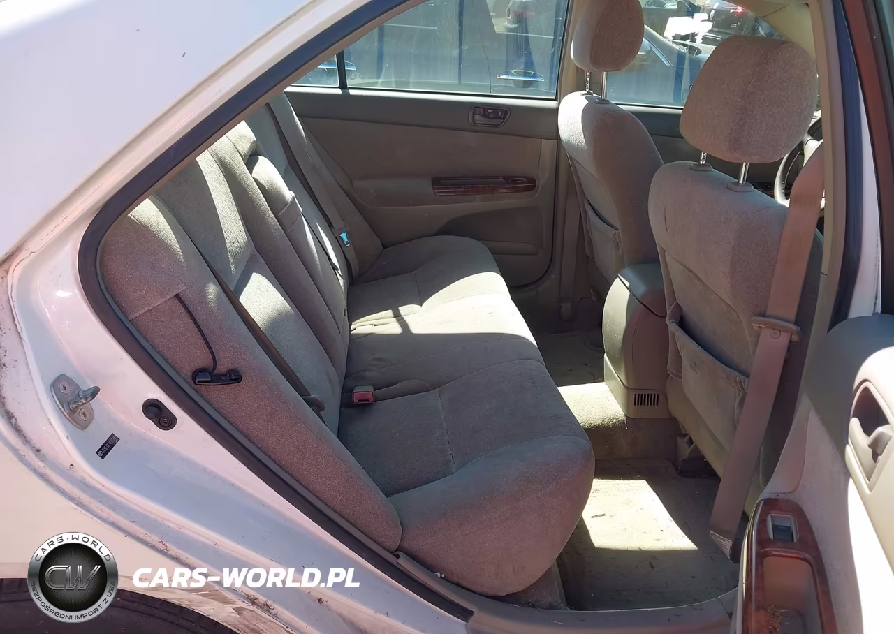 2004 Toyota Camry Le VIN:JTDBE32K740272089 - 8