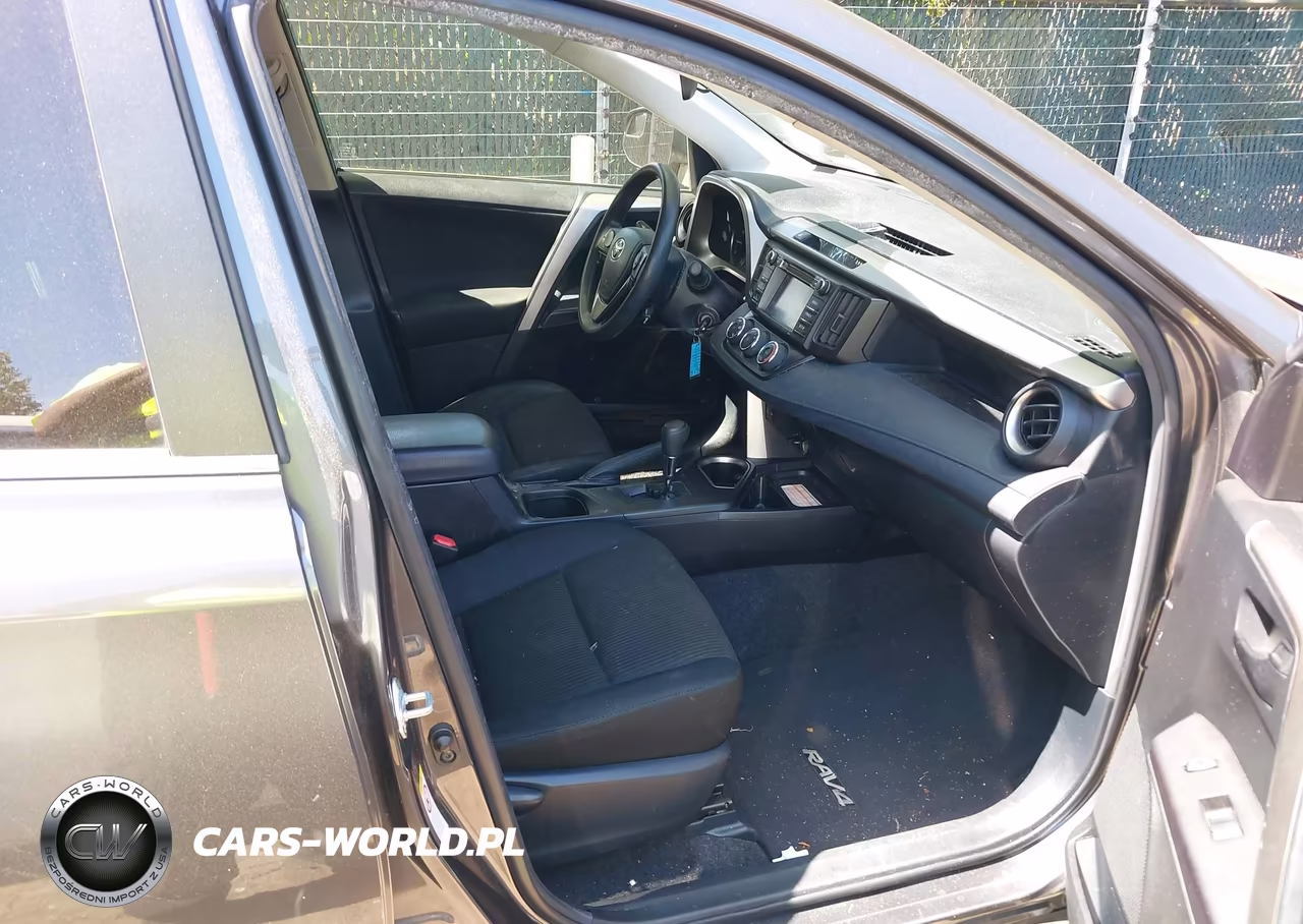 2018 Toyota Rav4 Le VIN:JTMZFREV7JJ155073 - 5
