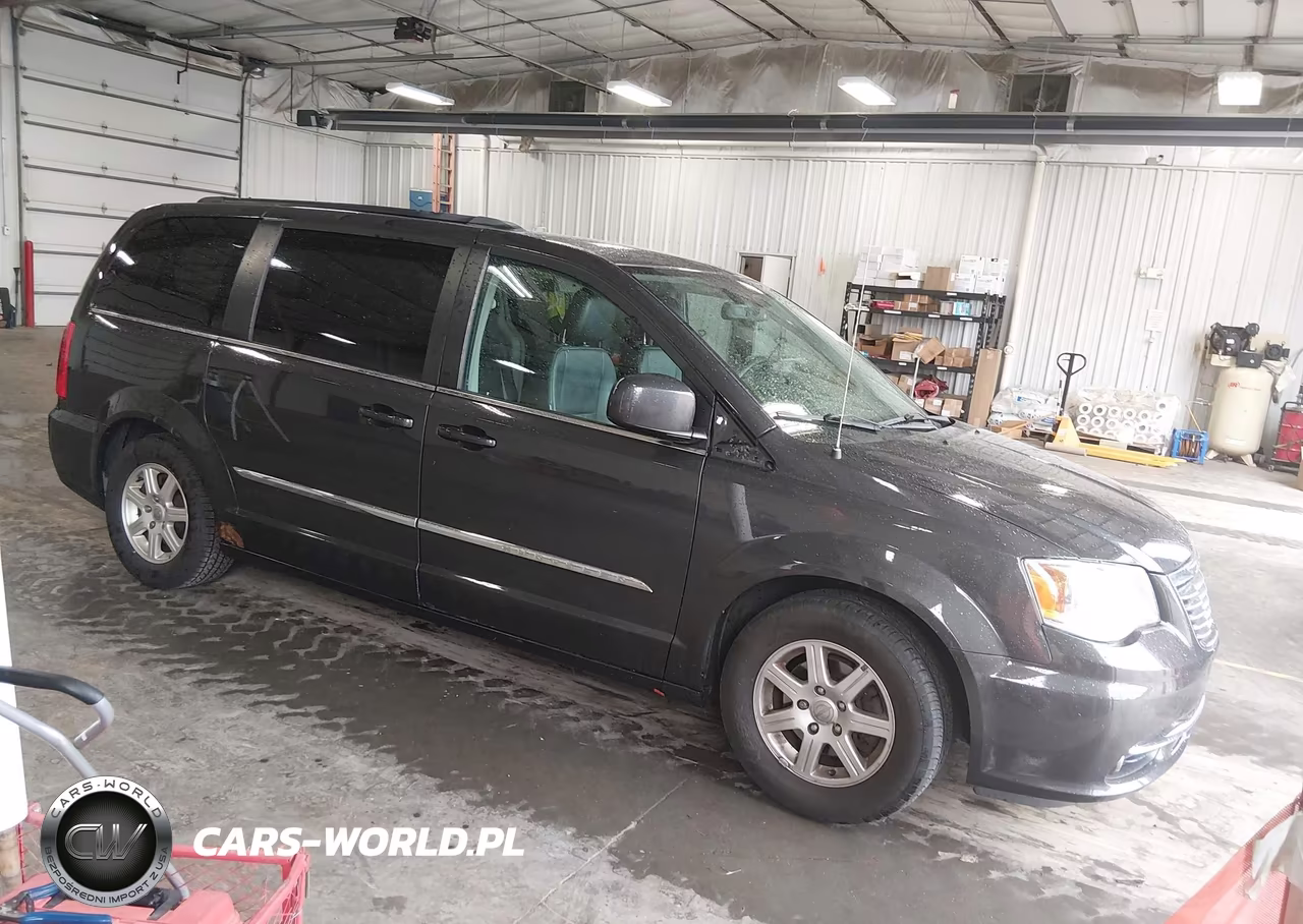 2012 Chrysler Town & Country Touring – zdjęcie 1 z 11