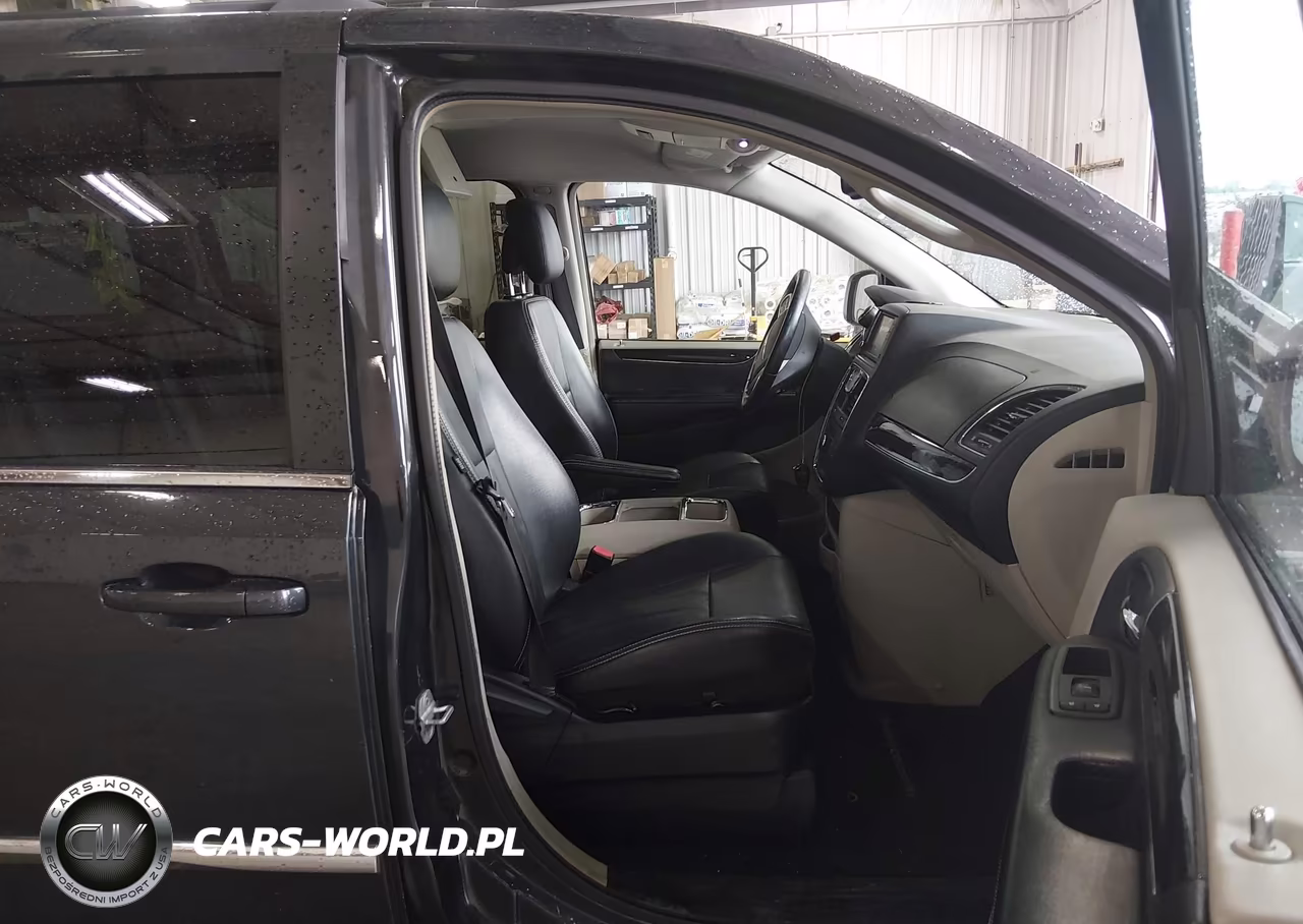 2012 Chrysler Town & Country Touring VIN:2C4RC1BG6CR376436 - 5