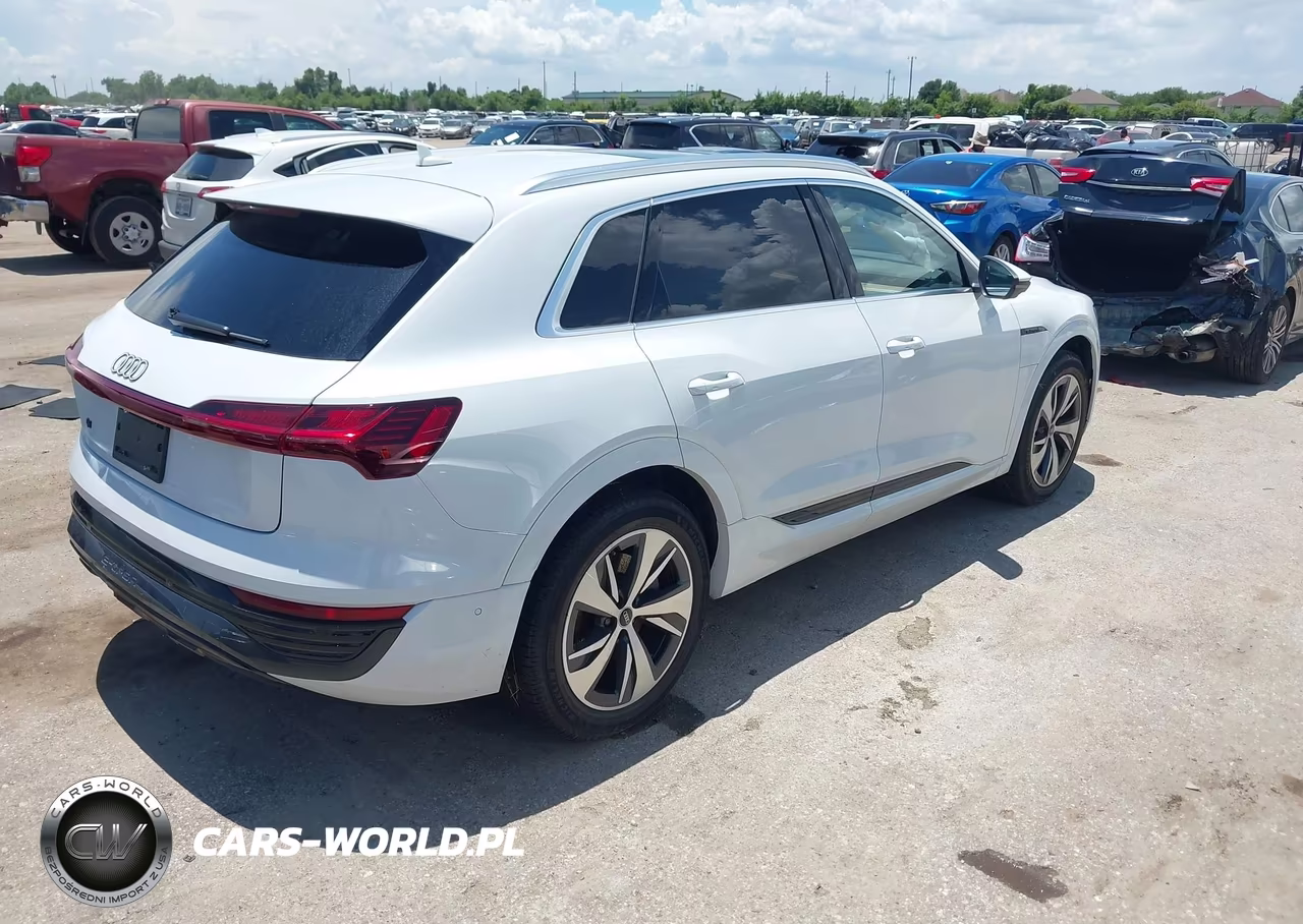 2024 Audi Q8 E-Tron Premium Plus Quattro VIN:WA15AAGE9RB027669 - 4