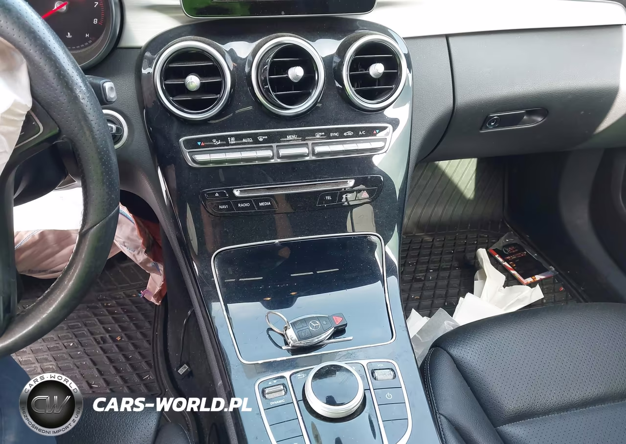2018 Mercedes-Benz C 300 VIN:55SWF4JB5JU251145 - 11