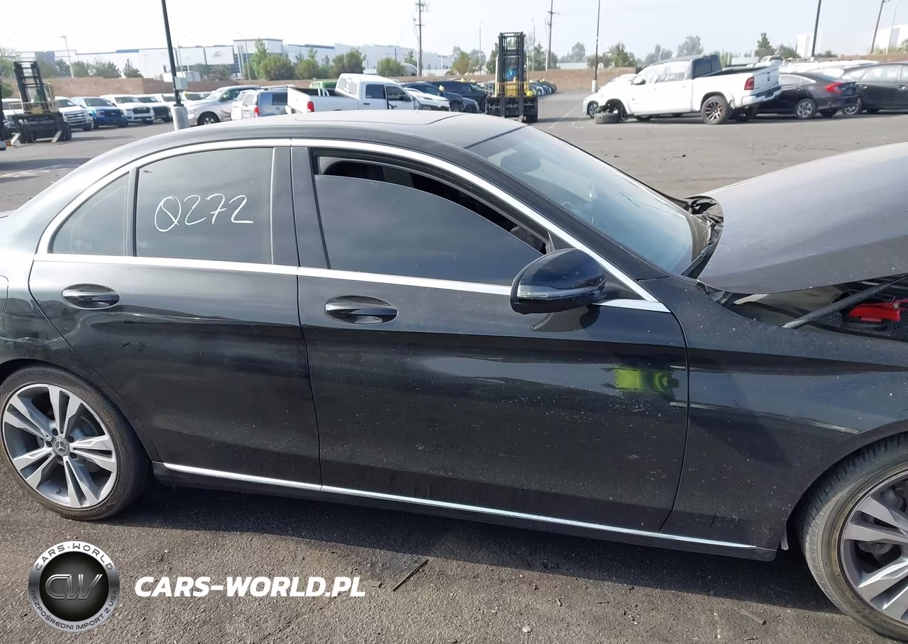 2018 Mercedes-Benz C 300 VIN:55SWF4JB5JU251145 - 13