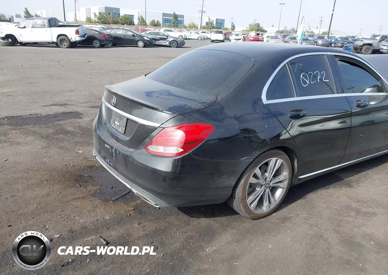 2018 Mercedes-Benz C 300 VIN:55SWF4JB5JU251145 - 4