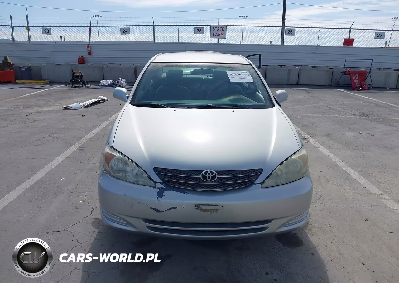 2002 Toyota Camry Le VIN:4T1BE32K92U587588 - 12