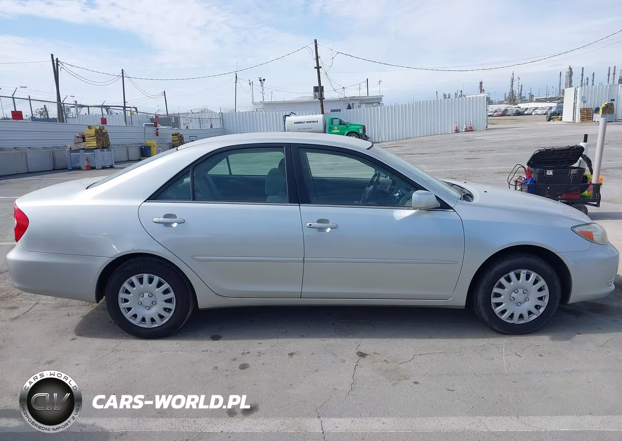 2002 Toyota Camry Le VIN:4T1BE32K92U587588 - 13