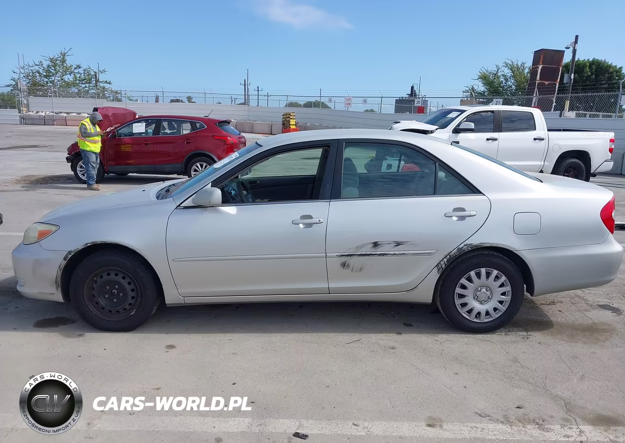 2002 Toyota Camry Le VIN:4T1BE32K92U587588 - 14
