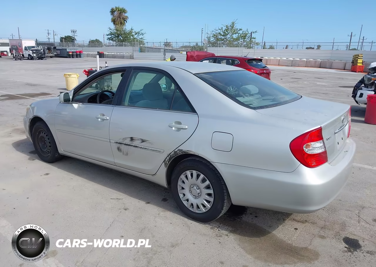 2002 Toyota Camry Le VIN:4T1BE32K92U587588 - 3