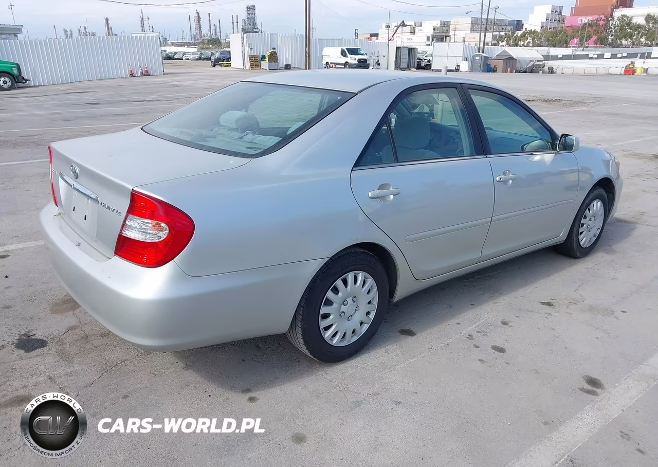 2002 Toyota Camry Le VIN:4T1BE32K92U587588 - 4