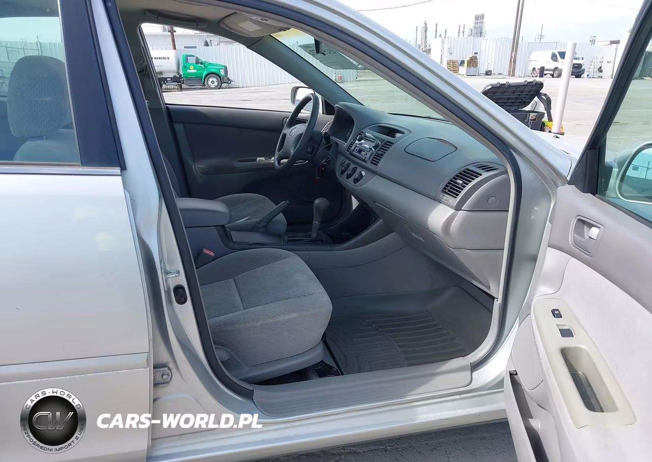 2002 Toyota Camry Le VIN:4T1BE32K92U587588 - 5