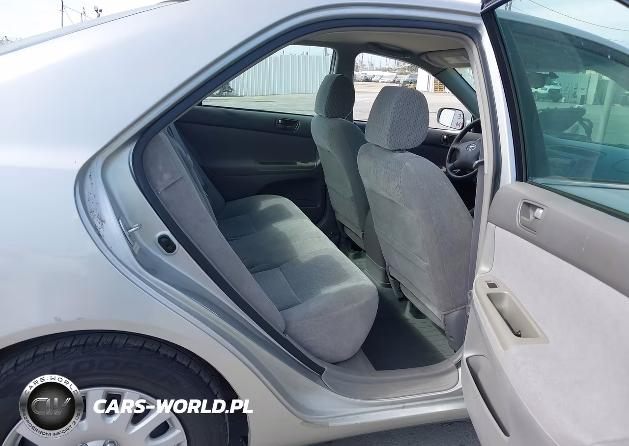 2002 Toyota Camry Le VIN:4T1BE32K92U587588 - 8