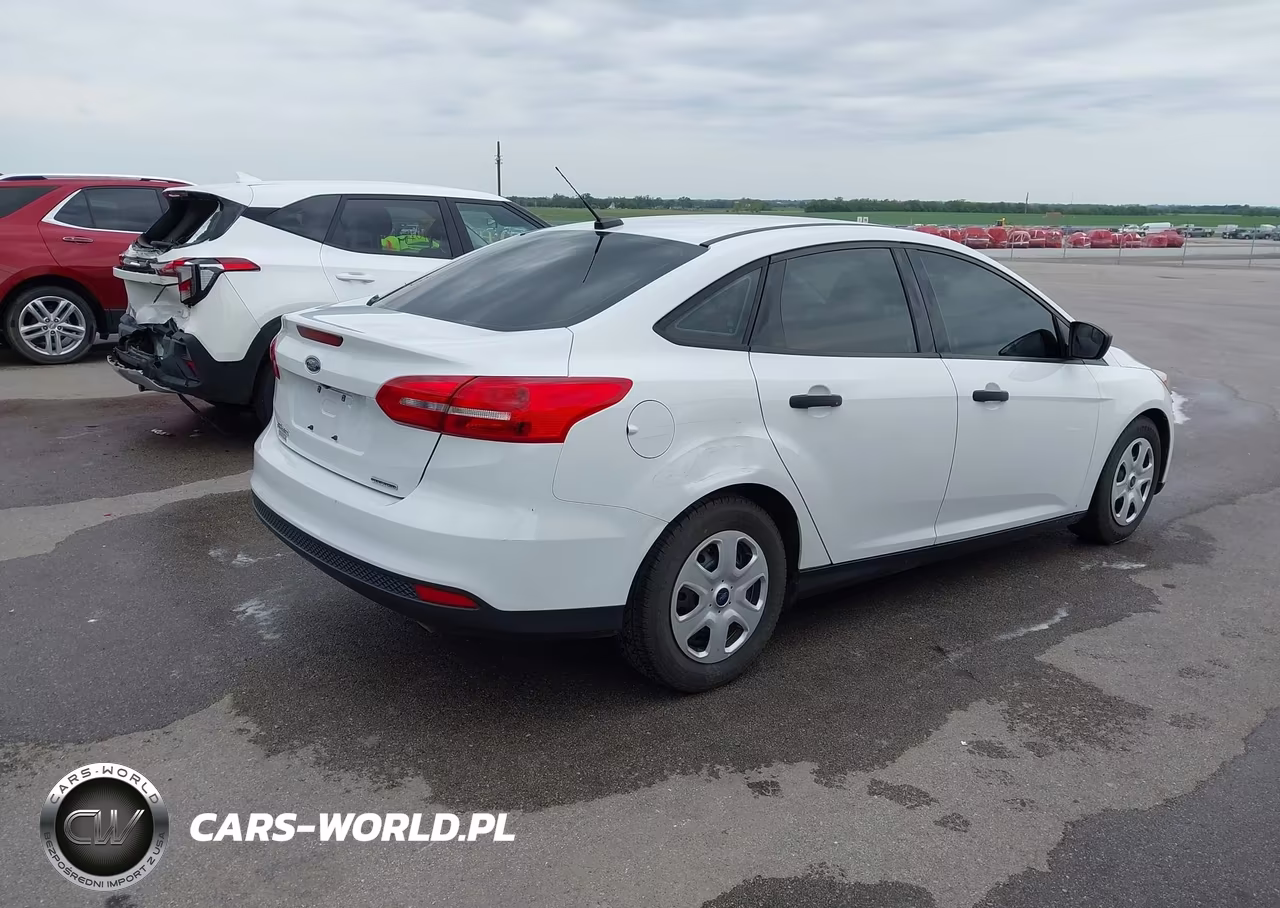 2016 Ford Focus S VIN:1FADP3E28GL392359 - 4